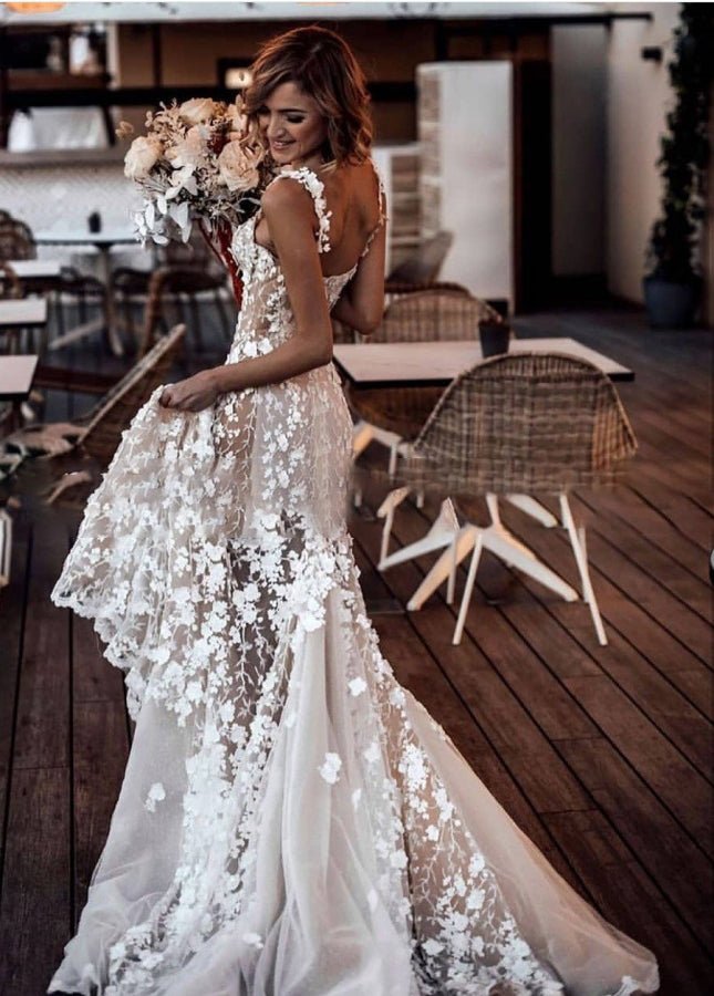 Sexy Lace Floral V-Neck Sleeveless Wedding Gown with Shoulder Straps