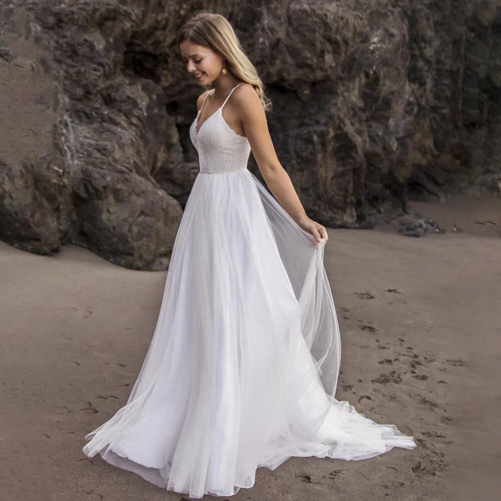 A-Line Tulle Spaghetti Straps Wedding Dresses With Lace Appliques
