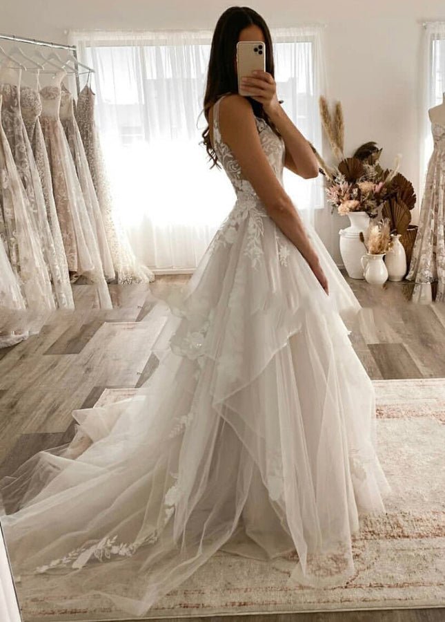Charming A-line V-Neck Sleeveless Wedding Dress with Lace Appliques