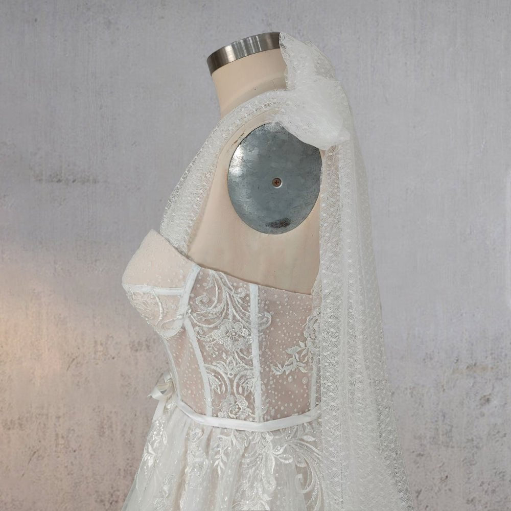 A-Line White Tulle Lace Flattering Wedding Dress With Slit