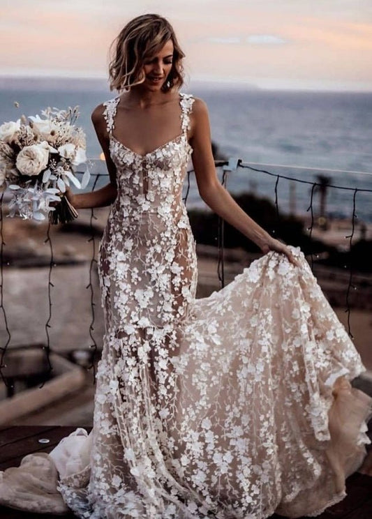 Sexy Lace Floral V-Neck Sleeveless Wedding Gown with Shoulder Straps