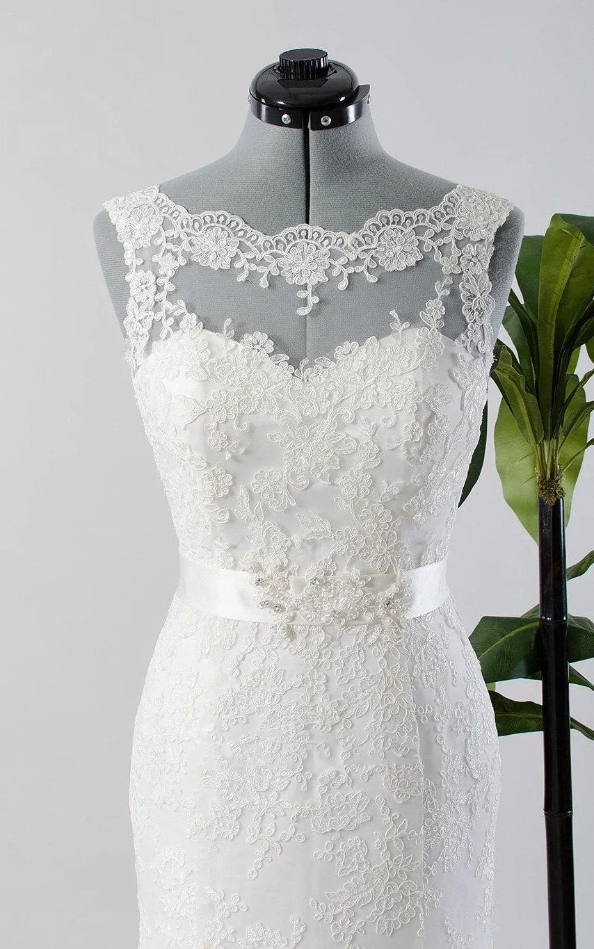 Mermaid Sleeveless Lace Appliques Backless Sexy Wedding Dress with Sash
