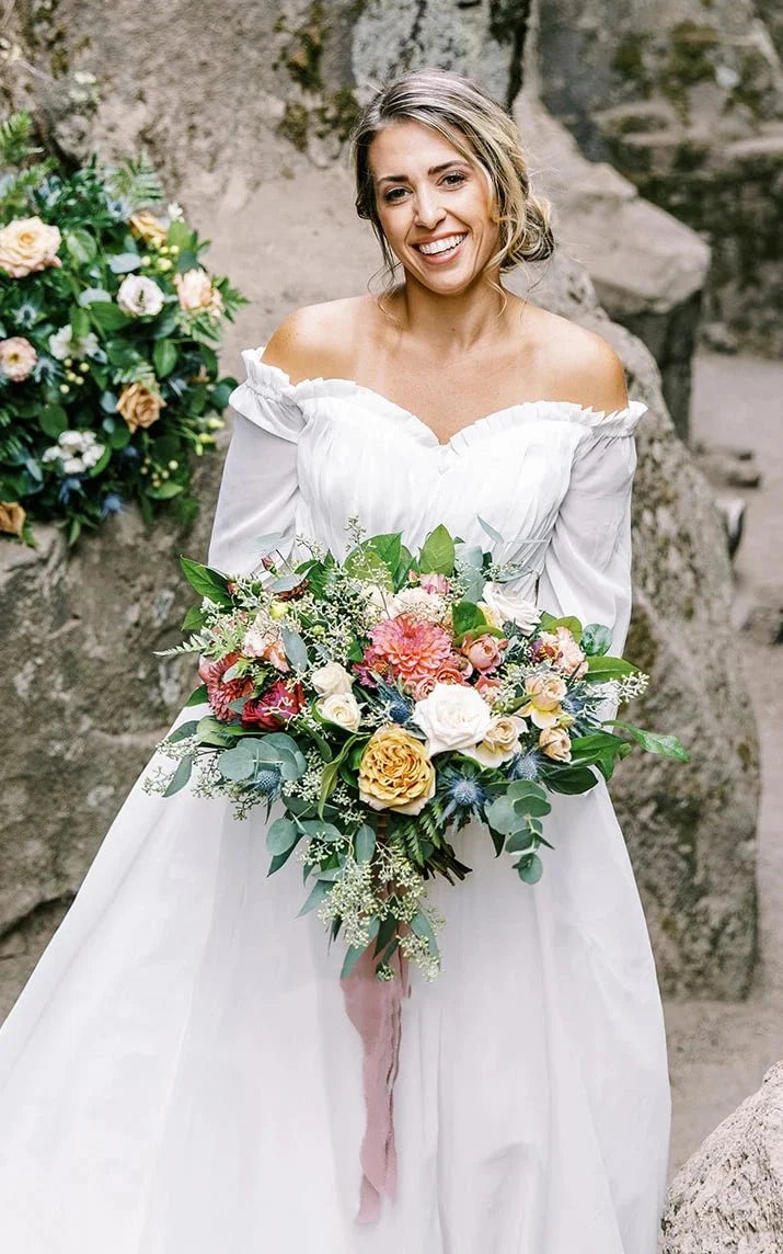 Off-shoulder Sleeves Sweetheart Elegant Chiffon Wedding Dress with Appliques